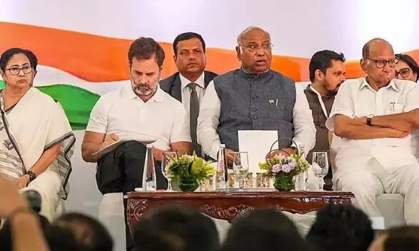 इंडिया गठबंधन की बैठक से पहले समूह में शामिल दलों के बीच दरार, सत्तापक्ष के नेताओं ने लगाए आरोप इंडिया गठबंधन की बैठक से पहले समूह में शामिल दलों के बीच दरार, सत्तापक्ष के नेताओं ने लगाए आरोप