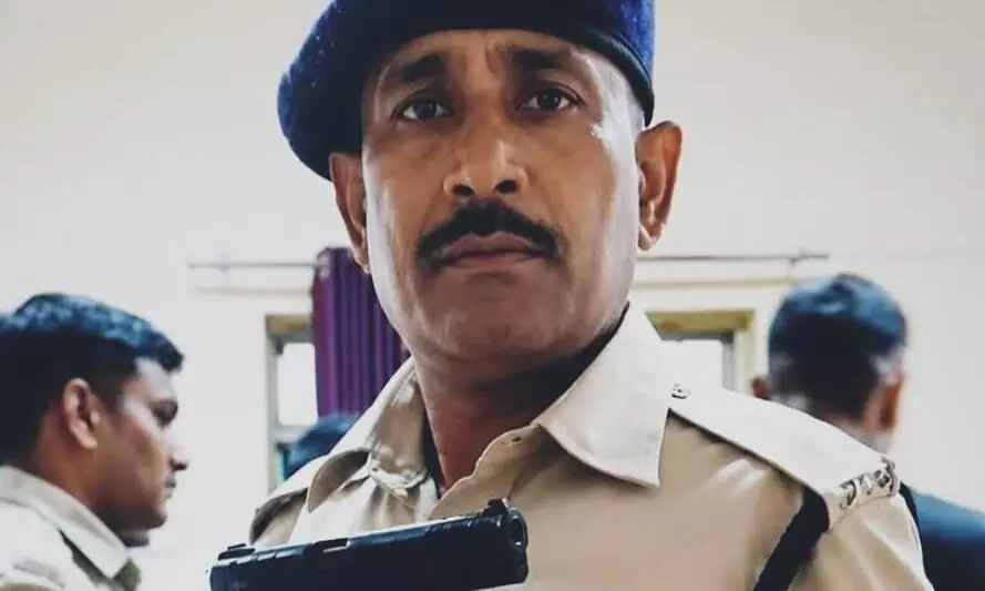 अब तंबाकू की पुड़िय़ा जेल के अंदर ले जाते पकड़ा गया प्रहरी, सस्पेंड