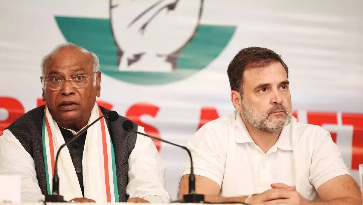 केंद्र सरकार को घेरने की तैयारी में विपक्ष! इंडिया गठबंधन की मीटिंग कल, कांग्रेस, सपा समेत 23 पार्टी होंगी शामिल केंद्र सरकार को घेरने की तैयारी में विपक्ष! इंडिया गठबंधन की मीटिंग कल, कांग्रेस, सपा समेत 23 पार्टी होंगी शामिल