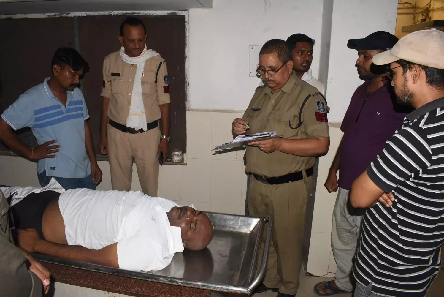 ड्यूटी पर जा रहे ट्रेन मैनेजर चक्कर खाकर गिरे और थम गईं सांसें, एक दिन पहले ही छुट्टी से आए थे वापस ड्यूटी पर जा रहे ट्रेन मैनेजर चक्कर खाकर गिरे और थम गईं सांसें, एक दिन पहले ही छुट्टी से आए थे वापस