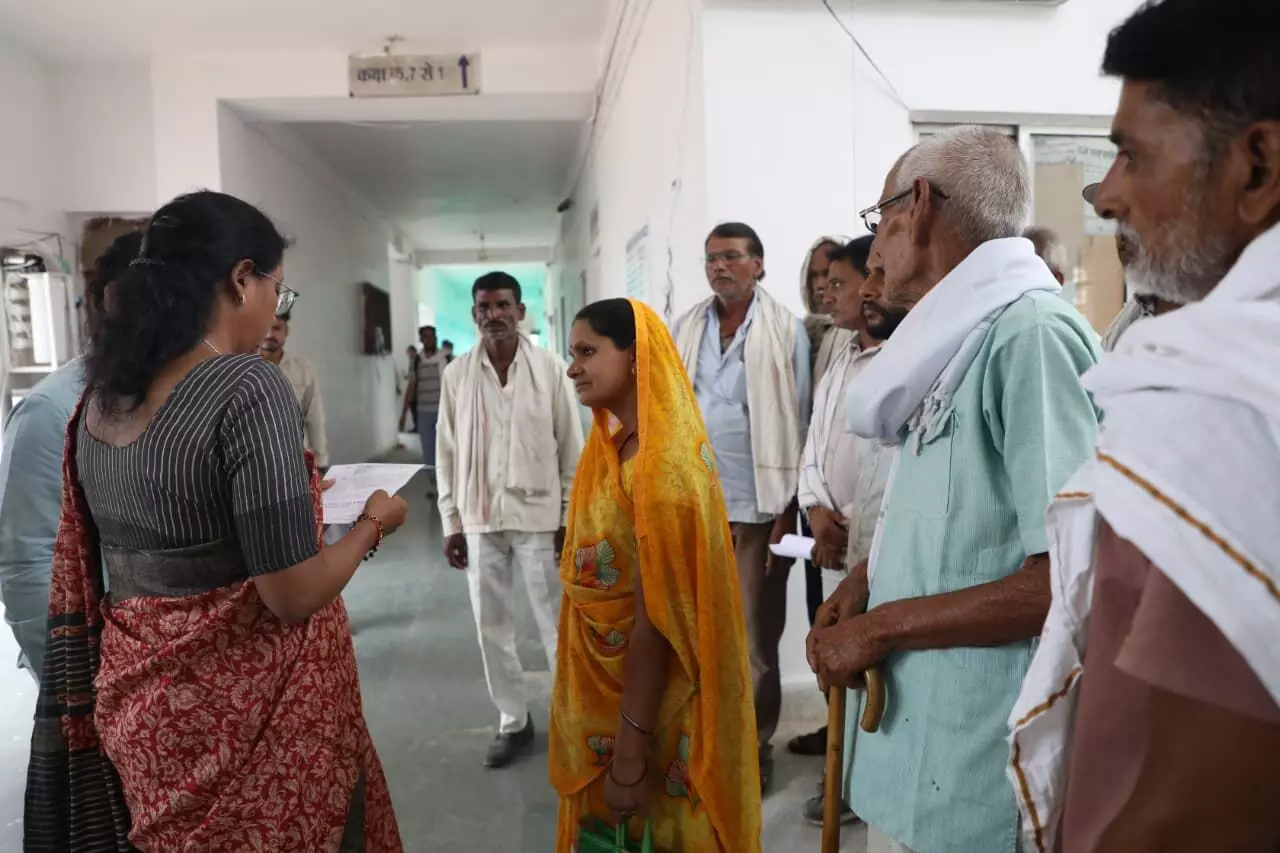 कलेक्टर कार्यालय में संपन्न हुई जनसुनवाई में आए 42 आवेदन कलेक्टर कार्यालय में संपन्न हुई जनसुनवाई में आए 42 आवेदन