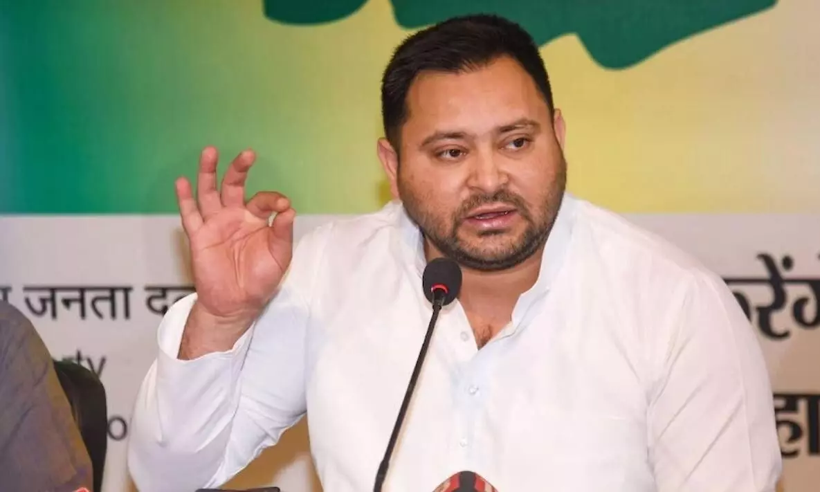 TMC से बागी हो रहे नेताओं के बीच तेजस्वी ने भाजपा पर साधा निशाना, लोगों को डराने, धमकाने का किया काम TMC से बागी हो रहे नेताओं के बीच तेजस्वी ने भाजपा पर साधा निशाना, लोगों को डराने, धमकाने का किया काम