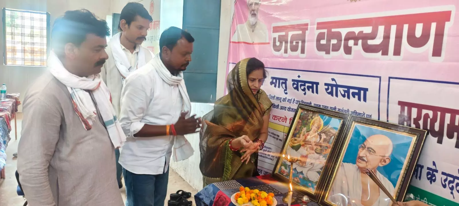 पवई में तीन दिवसीय खण्ड स्तरीय लोक कल्याण शिविर आयोजित, दो स्वसहायता समूहों को मिला छ: लाख रुपए का ऋण पवई में तीन दिवसीय खण्ड स्तरीय लोक कल्याण शिविर आयोजित, दो स्वसहायता समूहों को मिला छ: लाख रुपए का ऋण