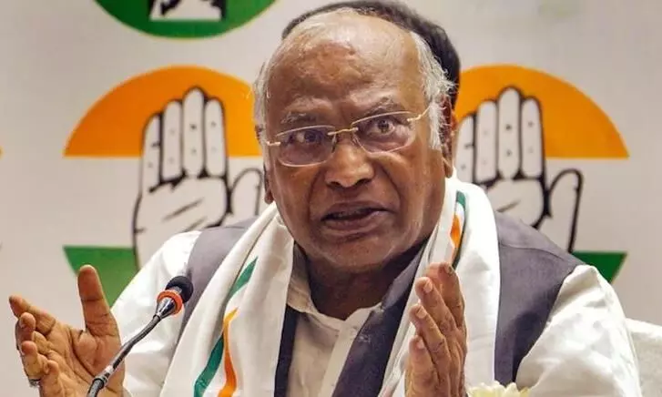 चुप्पी जवाबदेही का विकल्प नहीं, भारतीय नाविकों की मौत पर कांग्रेस अध्यक्ष ने पीएम मोदी पर बोले तीखे हमले चुप्पी जवाबदेही का विकल्प नहीं, भारतीय नाविकों की मौत पर कांग्रेस अध्यक्ष ने पीएम मोदी पर बोले तीखे हमले