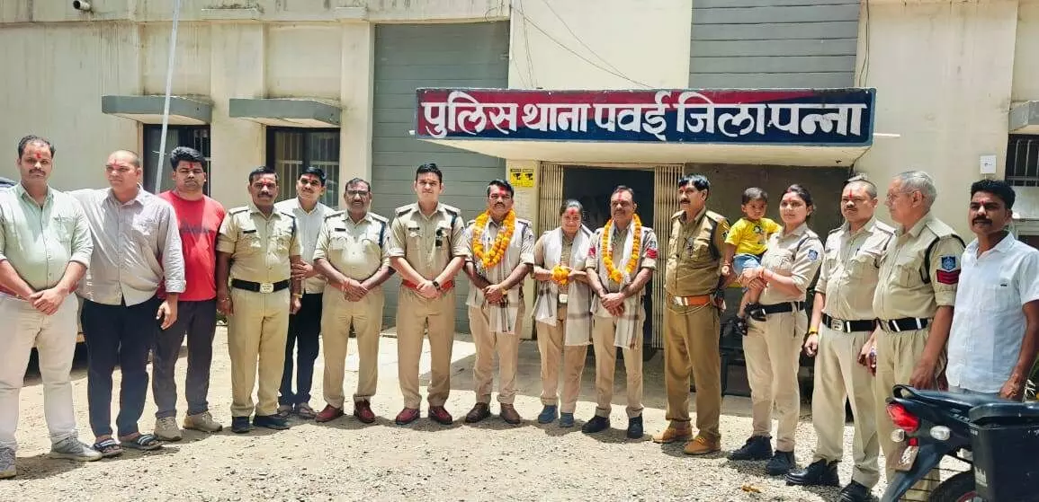थाना पवई में पुलिसकर्मियों के स्थानांतरण पर दी गई विदाई