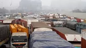 ट्रैफिक जाम से राहत के लिए पुणे में भारी वाहनों पर 10 दिन की रोक ट्रैफिक जाम से राहत के लिए पुणे में भारी वाहनों पर 10 दिन की रोक