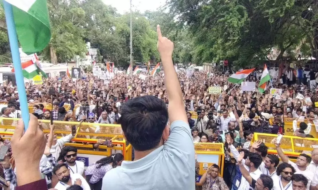 थप्पड़ कांड के बाद कॉकरोच ने नागपुर में किया विरोध-प्रदर्शन, RSS पर लगाए गंभीर आरोप