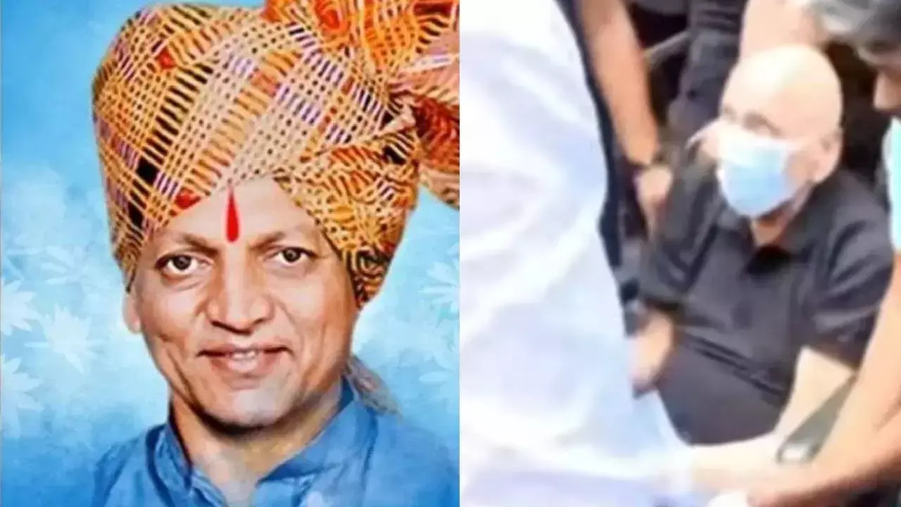 विशेष सीबीआई अदालत में एंबुलेंस से पहुंचे मुख्य आरोपियों में एक राज्य के पूर्व गृहमंत्री डॉ. पद्मसिंह पाटील विशेष सीबीआई अदालत में एंबुलेंस से पहुंचे मुख्य आरोपियों में एक राज्य के पूर्व गृहमंत्री डॉ. पद्मसिंह पाटील