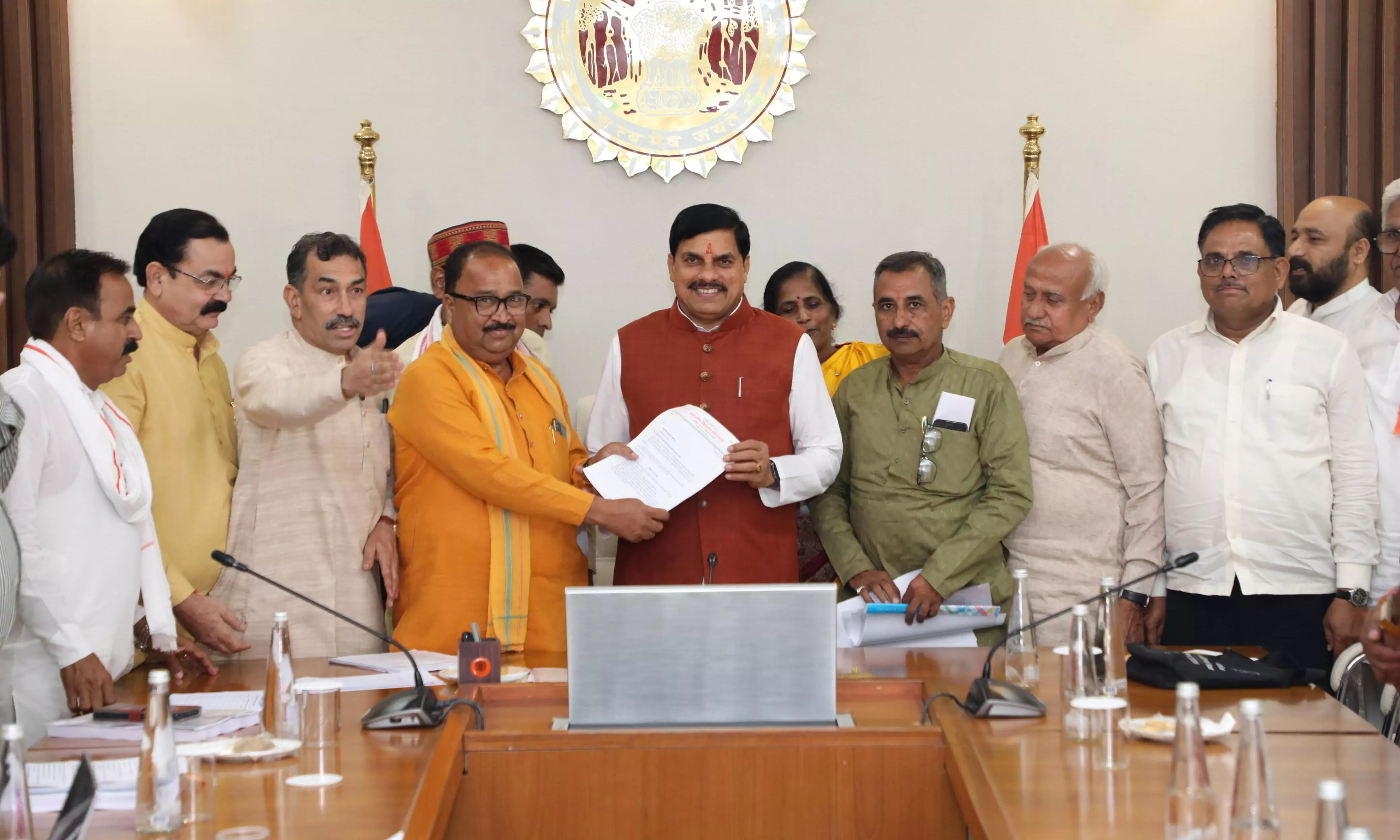 मुख्यमंत्री डॉ. मोहन यादव के साथ भारतीय किसान संघ प्रदेश किसान मंच की बैठक संपन्न मुख्यमंत्री डॉ. मोहन यादव के साथ भारतीय किसान संघ प्रदेश किसान मंच की बैठक संपन्न