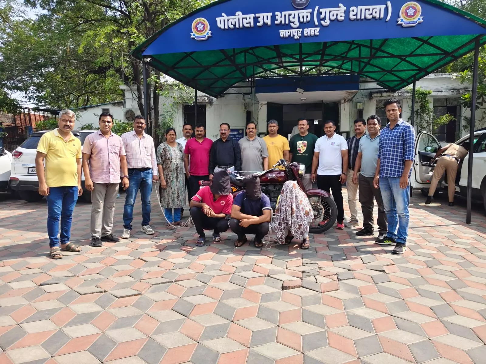 नागपुर में एमडी ड्रग्स, तलवार और लाखों के गहने बरामद नागपुर में एमडी ड्रग्स, तलवार और लाखों के गहने बरामद