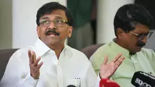शिवसेना उद्धव गुट के संसदीय दल की बैठक में शामिल हुए 9 में 3 सांसद - 6 नदारद शिवसेना उद्धव गुट के संसदीय दल की बैठक में शामिल हुए 9 में 3 सांसद - 6 नदारद