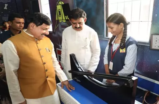 स्कूली बालिकाओं, आप भविष्य में क्या बनना चाहोगी - मुख्यमंत्री डॉ. यादव स्कूली बालिकाओं, आप भविष्य में क्या बनना चाहोगी - मुख्यमंत्री डॉ. यादव