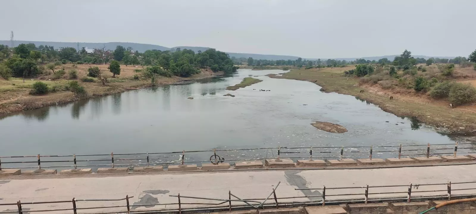 श्रद्धालुओं की बढ़ी परेशानी, घाटों की कमी से धार्मिक आयोजनों में अव्यवस्थाए, महिलाओं के लिए नहीं हैं मूलभूत सुविधाएं