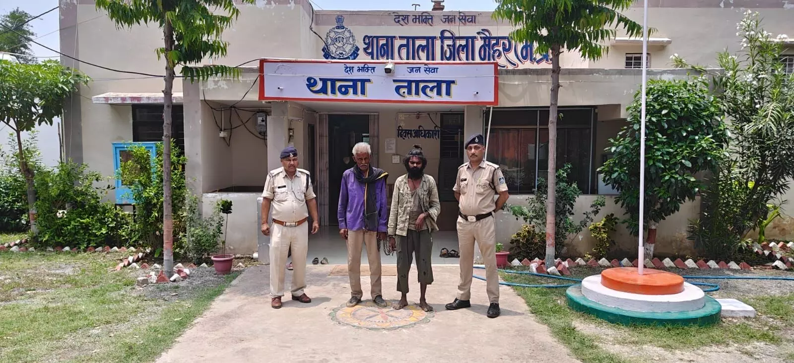 सेंध लगाकर नकदी और गहनों की चोरी के 2 आरोपी बंदी