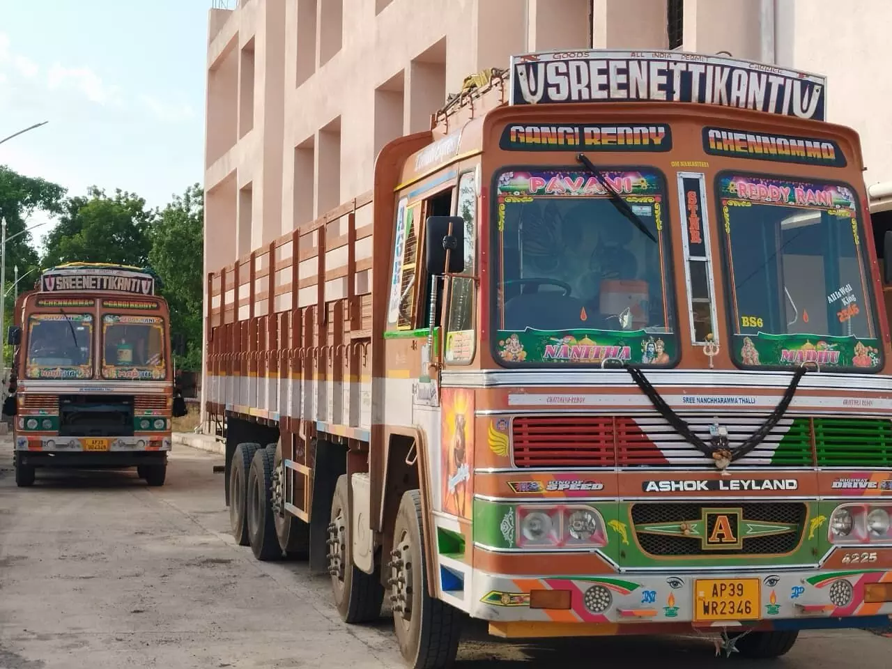 महाराष्ट्र में सुपारी से भरे 55 ट्रक रोके गए ,एफडीए ने की कार्रवाई महाराष्ट्र में सुपारी से भरे 55 ट्रक रोके गए ,एफडीए ने की कार्रवाई