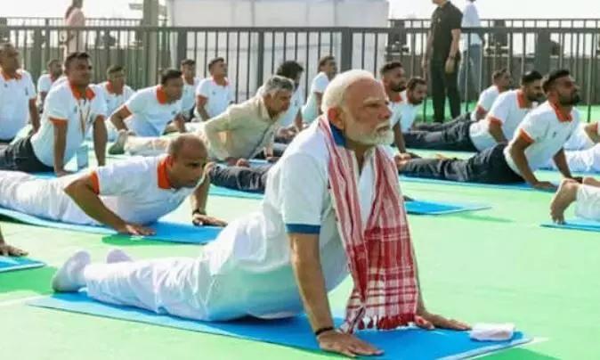 कोलकाता में PM मोदी करेंगे योगाभ्यास, 10 लाख लोग होंगे शामिल, जानें कार्यक्रम का पूरा शेड्यूल कोलकाता में PM मोदी करेंगे योगाभ्यास, 10 लाख लोग होंगे शामिल, जानें कार्यक्रम का पूरा शेड्यूल