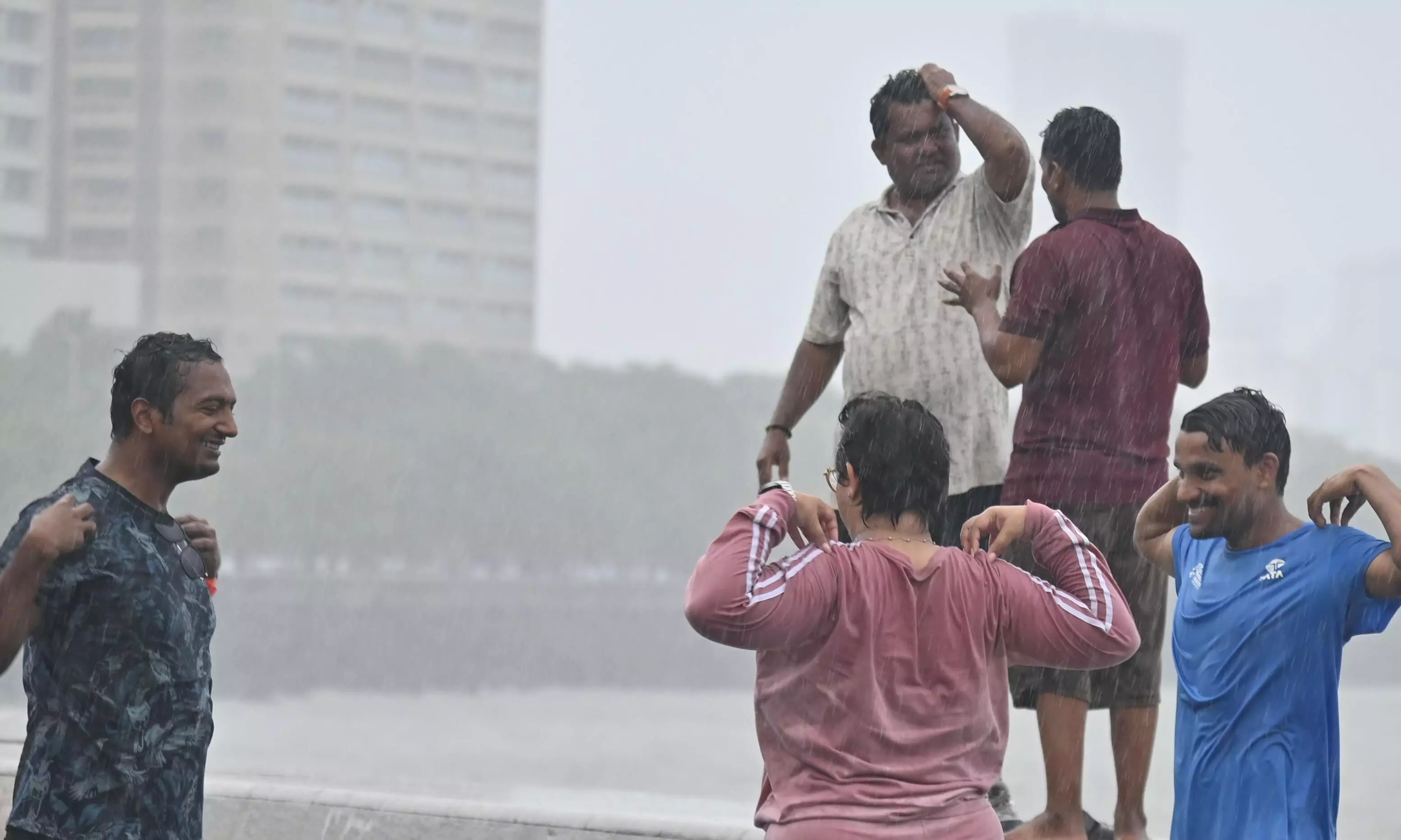 बारिश के लिए करना होगा 98 घंटे इंतजार, हल्की बूंदाबांदी से गुलजार हुआ रविवार