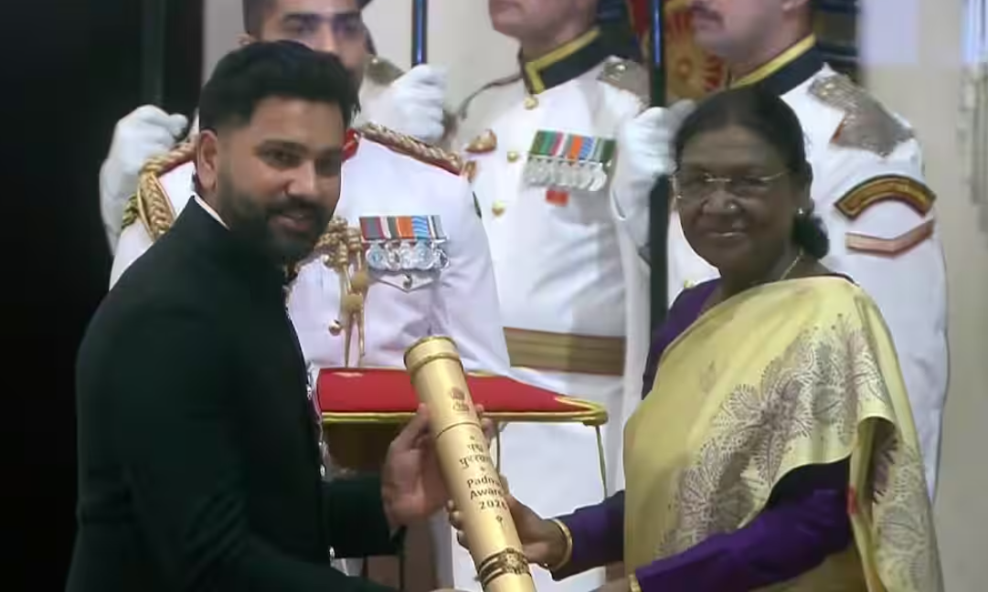 रोहित शर्मा को मिला पद्मश्री, राष्ट्रपति ने किया सम्मानित, देखें वीडियो