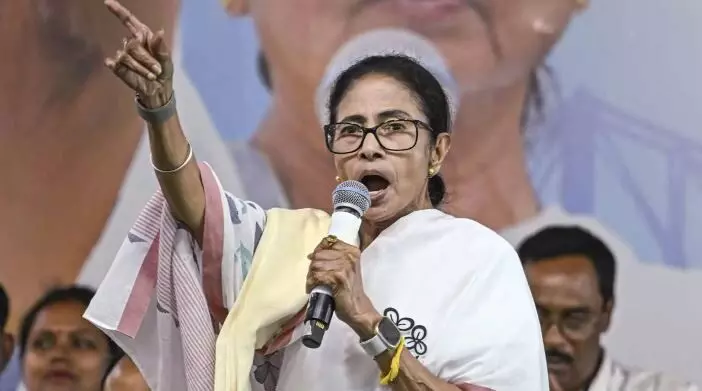 TMC में पार्टी विरोधी गतिविधियों पर ममता बनर्जी सख्त, 8 बड़े नेता को किया सस्पेंड TMC में पार्टी विरोधी गतिविधियों पर ममता बनर्जी सख्त, 8 बड़े नेता को किया सस्पेंड