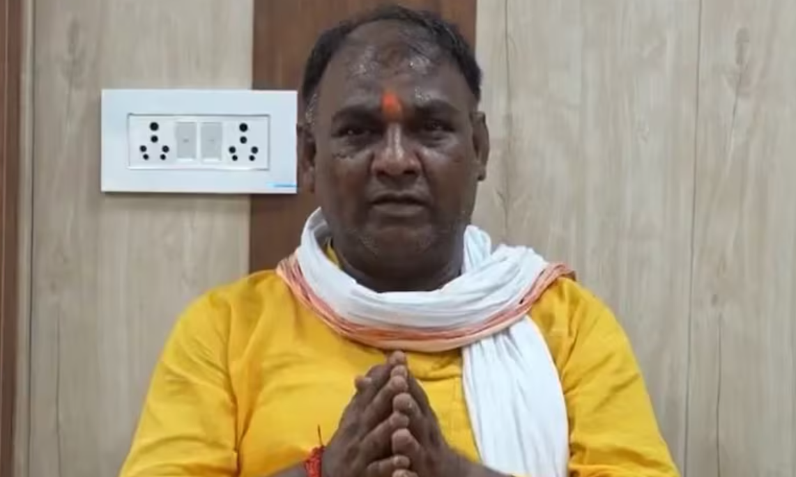 पुलिस की बड़ी कार्रवाई, चंपत राय के करीबी टिन्नू यादव के हॉस्टल से मिले 20 लाख रु, पुलिस खंगाल रही राम मंदिर कनेक्शन!