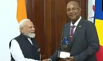 पीएम मोदी को सेशेल्स के सर्वोच्च सम्मान गार्जियन ऑफ द ब्लू होराइजन से सम्मानित किया गया