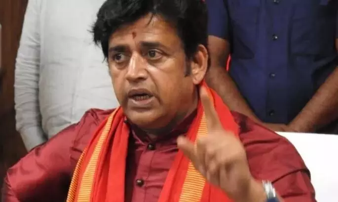 रवि किशन ने अखिलेश यादव को एनकाउंटर वाले बयान पर घेरा, विकास के मुद्दों पर बात करने की दी टिप्पणी