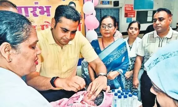 जिले में करीब 2500 केंद्रों पर पहले दिन पिलाई गई पोलियो रोधी दवा