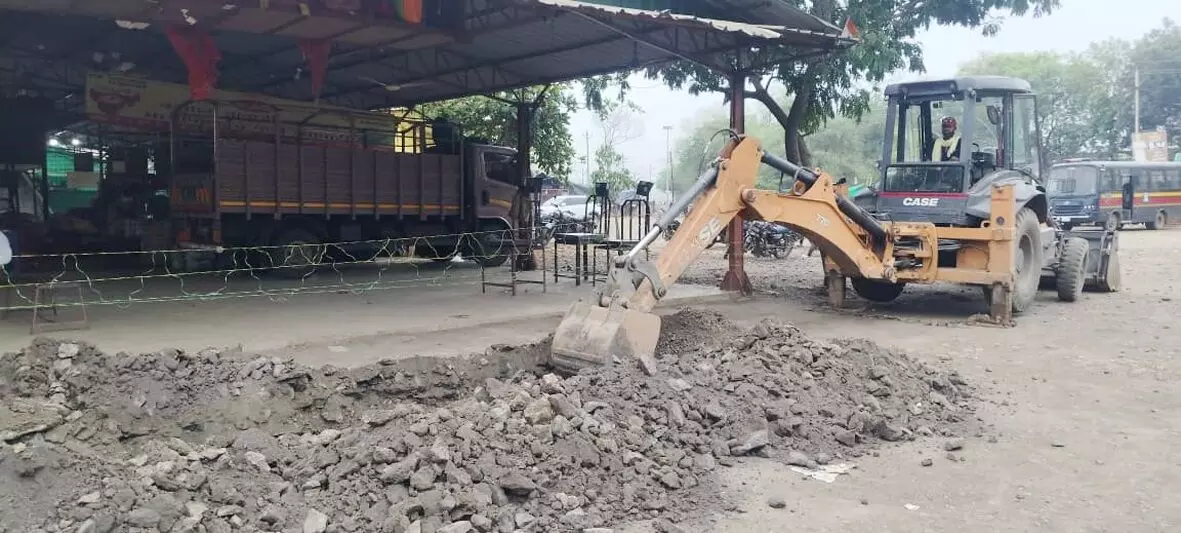 बार-बार नोटिस भेजने के बावजूद भी नहीं जमा किया 60 लाख का टैक्स तो चला दिया बुलडोजर