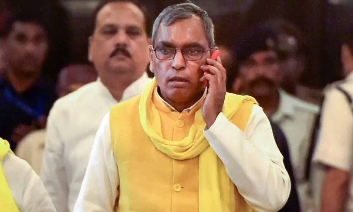 संसद मानसून सत्र में बड़ा खेला! सपा सांसदों में टूट, प्रकाश राजभर ने किए बड़े दावे संसद मानसून सत्र में बड़ा खेला! सपा सांसदों में टूट, प्रकाश राजभर ने किए बड़े दावे