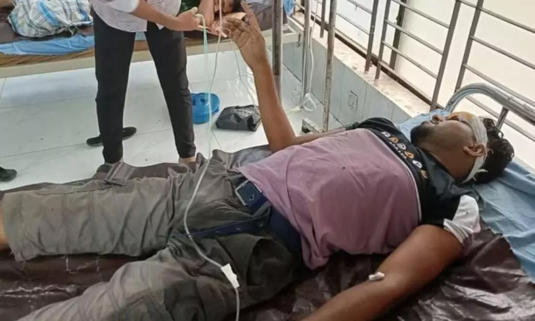 हिंदू छात्र को किया किडनैप... बेरहमी से की पीटाई, भागने में पैर और कुल्हे की टूटी हड्डी हिंदू छात्र को किया किडनैप... बेरहमी से की पीटाई, भागने में पैर और कुल्हे की टूटी हड्डी