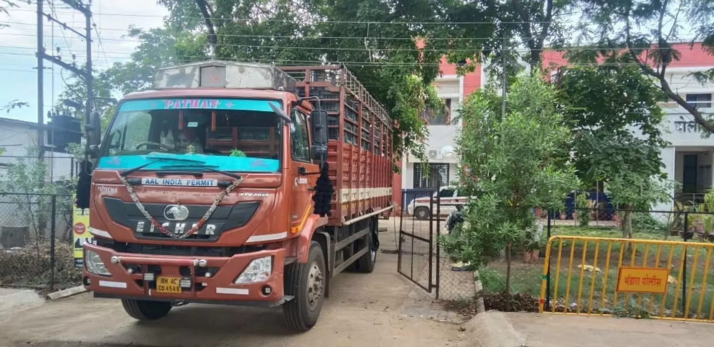 भंडारा के सेंदुरवाफा टोल नाके पर पकड़ा गया पौने तीन करोड़ का गांजा भंडारा के सेंदुरवाफा टोल नाके पर पकड़ा गया पौने तीन करोड़ का गांजा