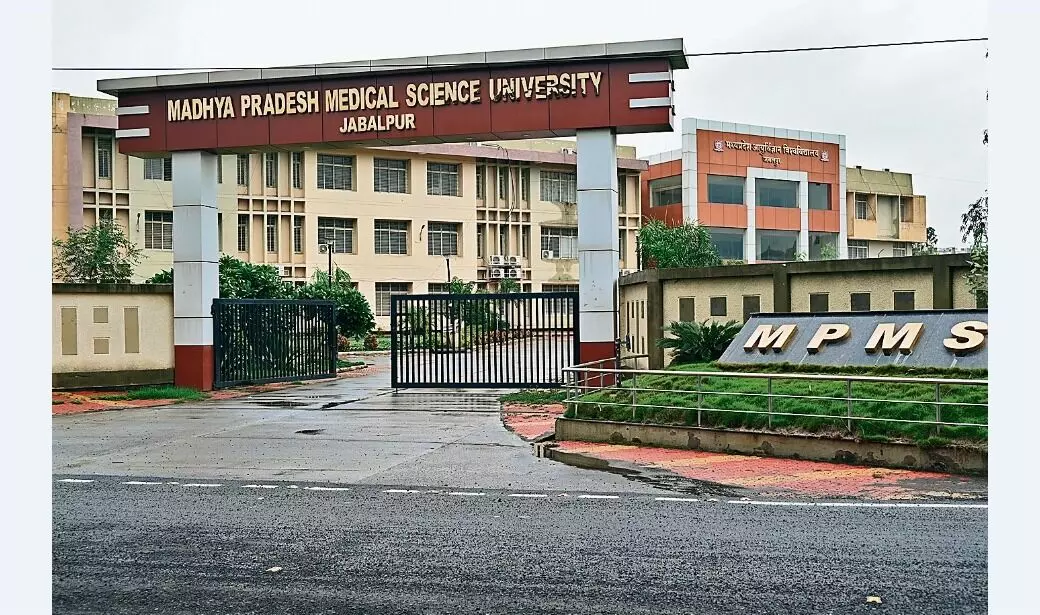 रीजनल सेंटर से काम किया जा सकता है तो मेडिकल यूनिवर्सिटी का बंटवारा क्यों कर रहे