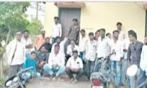 स्मार्ट मीटर हटाने की मांग को लेकर ग्रामीणों का प्रदर्शन, 8 दिन में कार्रवाई नहीं हुई तो मीटर तोड़ने की चेतावनी स्मार्ट मीटर हटाने की मांग को लेकर ग्रामीणों का प्रदर्शन, 8 दिन में कार्रवाई नहीं हुई तो मीटर तोड़ने की चेतावनी