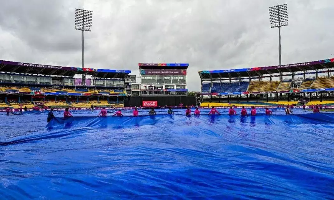 मुकाबले की दूसरी पारी में बारिश ने डाला खलल, फिलहाल खेल रुका, मैच शुरू होने में होगी देरी मुकाबले की दूसरी पारी में बारिश ने डाला खलल, फिलहाल खेल रुका, मैच शुरू होने में होगी देरी