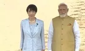 पीएम मोदी और जापानी समकक्ष के बीच राष्ट्रपति भवन में हुई मुलाकात, एक दूसरे ने अपने मंत्री और प्रतिनिधिमंडल से कराया परिचय पीएम मोदी और जापानी समकक्ष के बीच राष्ट्रपति भवन में हुई मुलाकात, एक दूसरे ने अपने मंत्री और प्रतिनिधिमंडल से कराया परिचय