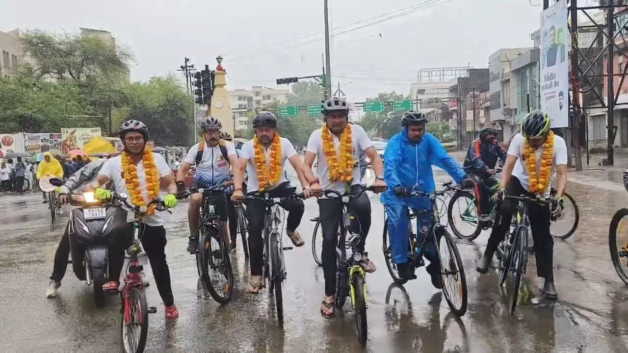 कारगिल युद्ध में एक पैर गंवाने के बाद भी जज्बे के साथ पंढरी की राह पर निकले कारगिल युद्ध में एक पैर गंवाने के बाद भी जज्बे के साथ पंढरी की राह पर निकले
