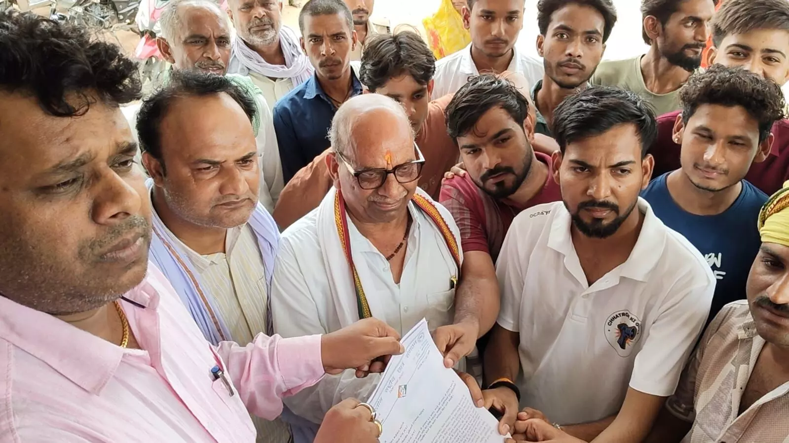4.5 करोड़ की लागत से निर्मित महाविद्यालय भवन में महज तीन वर्ष में आईं दरारें, एनएसयूआई ने सौंपा ज्ञापन 4.5 करोड़ की लागत से निर्मित महाविद्यालय भवन में महज तीन वर्ष में आईं दरारें, एनएसयूआई ने सौंपा ज्ञापन