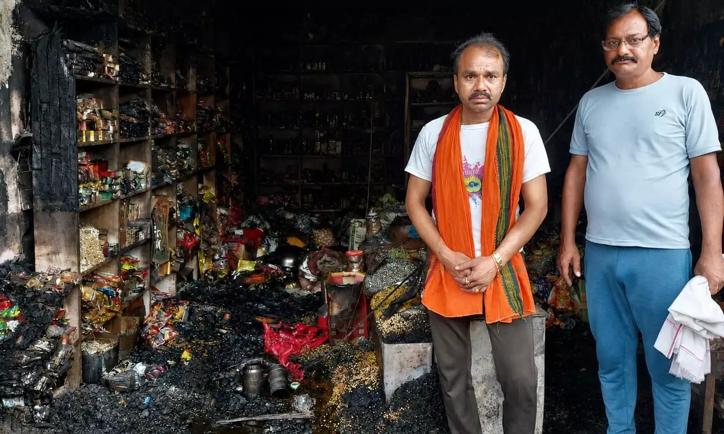 सीधी जिले के सेमरिया थाना अंतर्गत दुकान में लगी आग, किराना सामग्री जलकर राख सीधी जिले के सेमरिया थाना अंतर्गत दुकान में लगी आग, किराना सामग्री जलकर राख