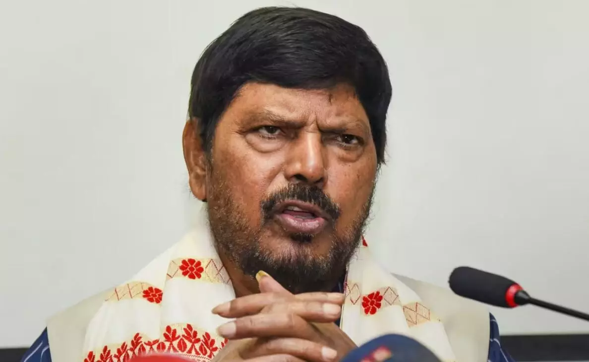 ममता बनर्जी की TMC में फिर लगने जा रही सेंध? केंद्रीय मंत्री रामदास अठावले के बयान से हलचल तेज ममता बनर्जी की TMC में फिर लगने जा रही सेंध? केंद्रीय मंत्री रामदास अठावले के बयान से हलचल तेज