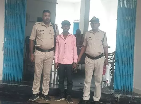 महाराष्ट्र में मिली लापता नाबालिग, अपहरण-दुष्कर्म का आरोपी भी गिरफ्तार महाराष्ट्र में मिली लापता नाबालिग, अपहरण-दुष्कर्म का आरोपी भी गिरफ्तार