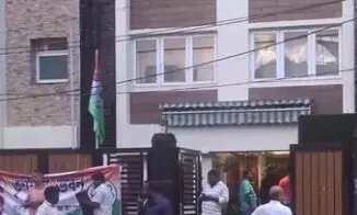 बागी गुट ने कोलकाता में TMC ऑफिस पर लगाया ताला, मामले ने पकड़ा सियासी तूल बागी गुट ने कोलकाता में TMC ऑफिस पर लगाया ताला, मामले ने पकड़ा सियासी तूल