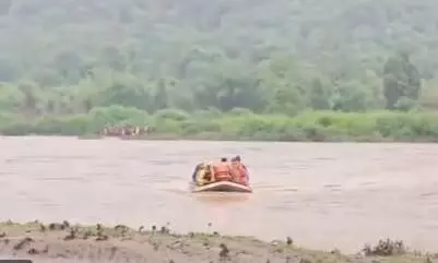 बालाघाट और मंडला में भारी बारिश, होमगार्ड और SDRF की टीमों को किया गया तैनात, लोगों से सतर्कता बरतने की प्रशासन ने की अपील बालाघाट और मंडला में भारी बारिश, होमगार्ड और SDRF की टीमों को किया गया तैनात, लोगों से सतर्कता बरतने की प्रशासन ने की अपील