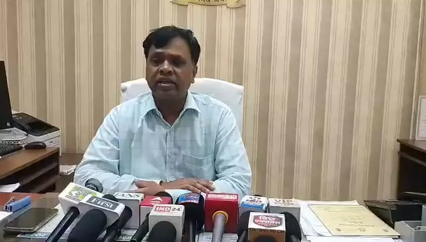 रीवा में पेट्रोल-डीजल से गाड़ियों बंद होने की शिकायत; उपलब्धता पर कलेक्टर बोले- पर्याप्त स्टॉक उपलब्ध रीवा में पेट्रोल-डीजल से गाड़ियों बंद होने की शिकायत; उपलब्धता पर कलेक्टर बोले- पर्याप्त स्टॉक उपलब्ध
