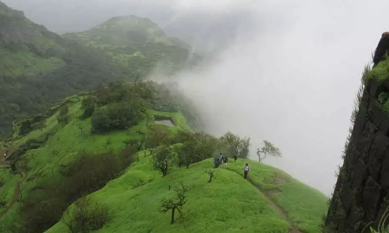 बारिश में घूमने का बना रहे हैं प्लान? तो इन डेस्टीनेशंस को अपनी लिस्ट में जरूर करें शामिल