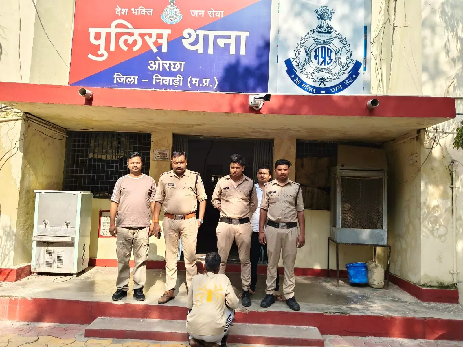 प्रेम विवाह के बाद पत्नी की हत्या का फरार आरोपी गिरफ्तार, ओरछा पुलिस को बड़ी सफलता प्रेम विवाह के बाद पत्नी की हत्या का फरार आरोपी गिरफ्तार, ओरछा पुलिस को बड़ी सफलता