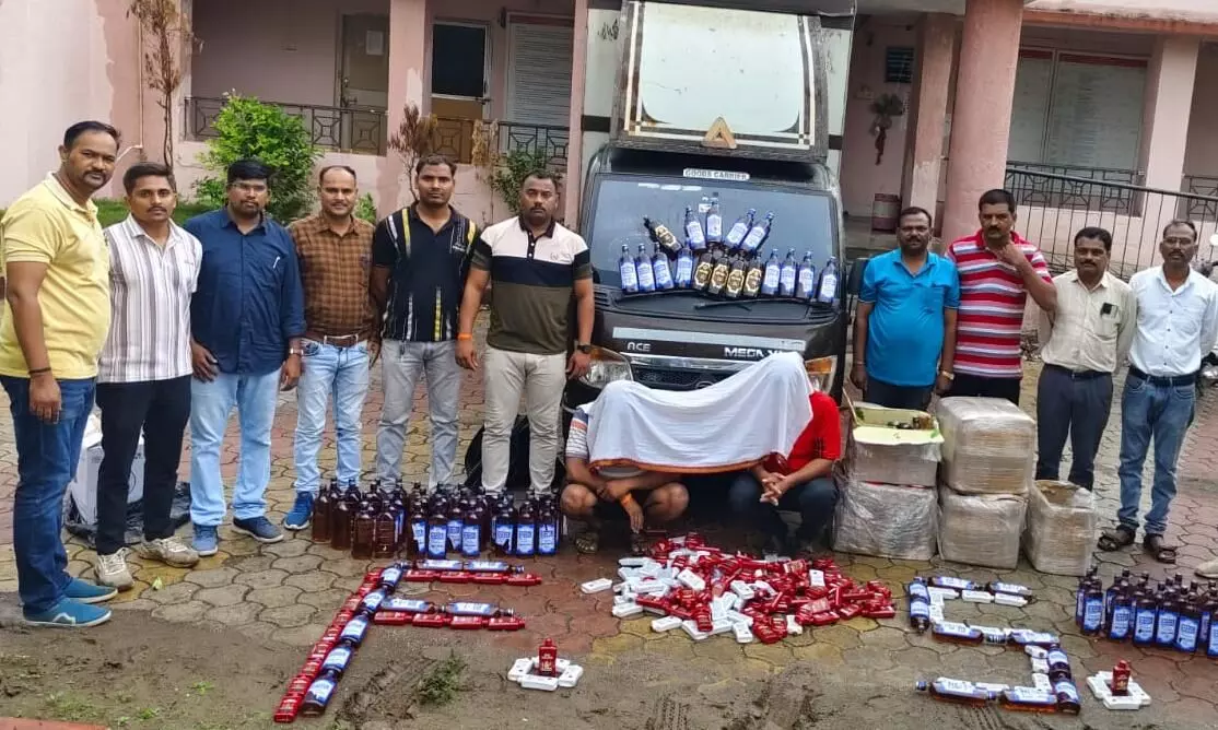 आबकारी विभाग ने पकड़ी गोवा निर्मित विदेशी शराब, 4.85 लाख रुपए की शराब जब्त, दो आरोपी गिरफ्तार आबकारी विभाग ने पकड़ी गोवा निर्मित विदेशी शराब, 4.85 लाख रुपए की शराब जब्त, दो आरोपी गिरफ्तार