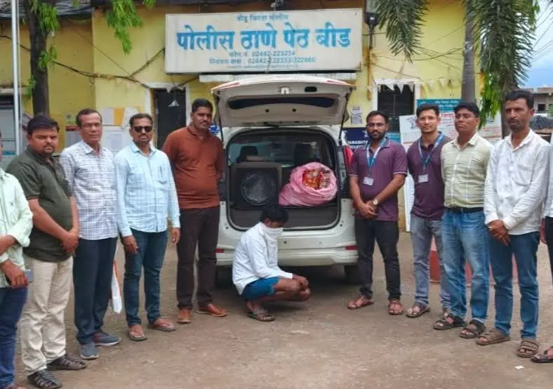 गुटखा तस्करी का भंडाफोड़ - लाखों का माल जब्त, हिरासत में एक आरोपी गुटखा तस्करी का भंडाफोड़ - लाखों का माल जब्त, हिरासत में एक आरोपी