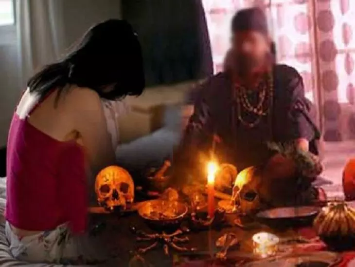 महिला को पहले दिखाया काले जादू का डर, फिर रेप करने के बाद जबरन कर ली शादी - हिरासत में आरोपी महिला को पहले दिखाया काले जादू का डर, फिर रेप करने के बाद जबरन कर ली शादी - हिरासत में आरोपी