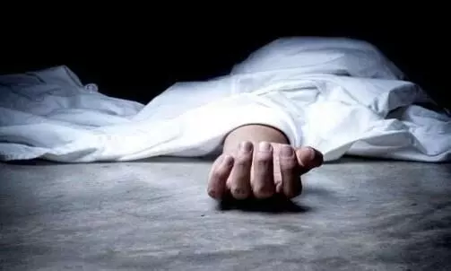 पुलिस का हथियार छीना, गोली चलाई, लेकिन भागने में नाकाम...12 साल की मासूम से रेप-हत्या का आरोपी एनकाउंटर में ढेर पुलिस का हथियार छीना, गोली चलाई, लेकिन भागने में नाकाम...12 साल की मासूम से रेप-हत्या का आरोपी एनकाउंटर में ढेर