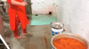 मरे चूहे के बीच नागपुर के हीरा स्वीट्स में बनाई जा रही थीं मिठाइयां मरे चूहे के बीच नागपुर के हीरा स्वीट्स में बनाई जा रही थीं मिठाइयां